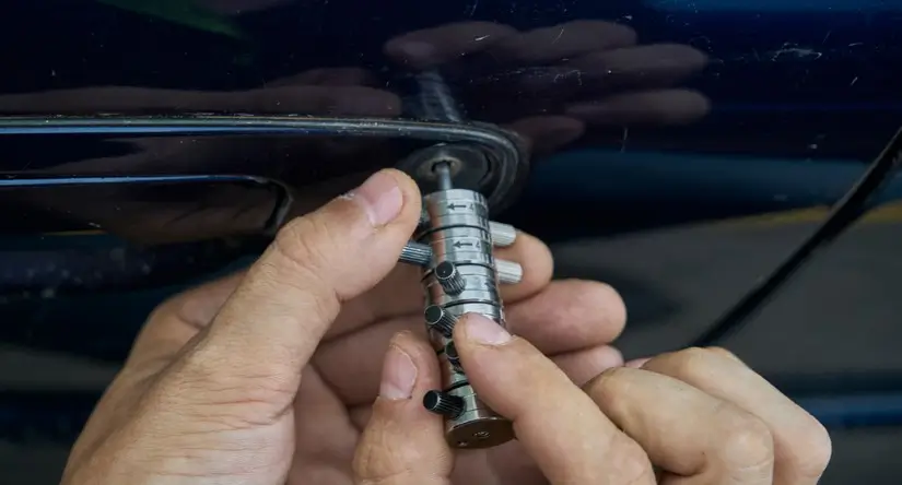 automotive-locksmith-services-locksmith-liberty
